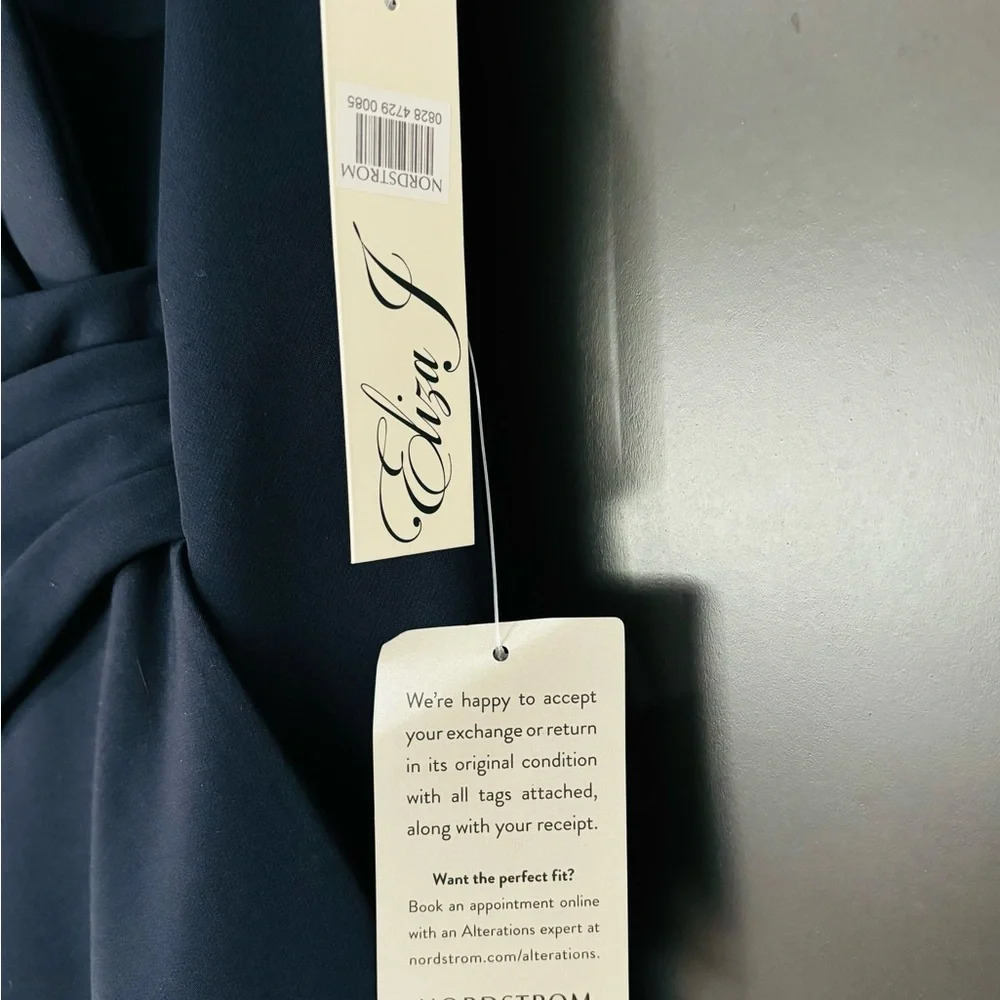Eliza J Ruffle Front Gown - Picture 4 of 11